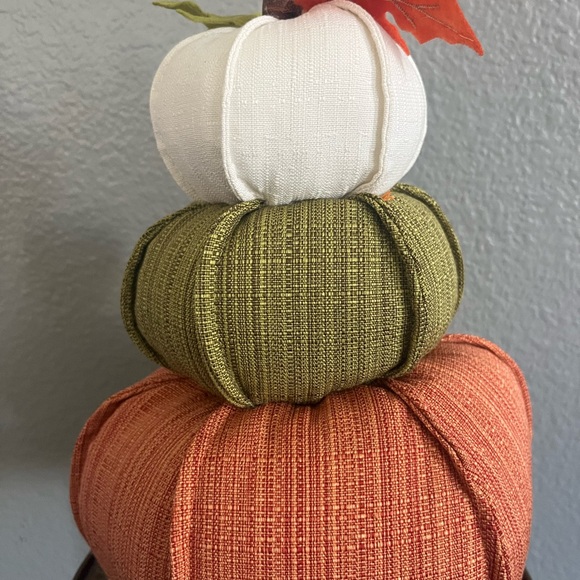 Weighted 3 Tier Pumpkin Decor - Picture 4 of 7